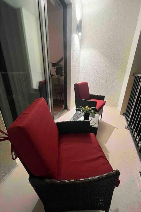 Blooming Journey In Tampa Bay! Apartamento Exterior foto