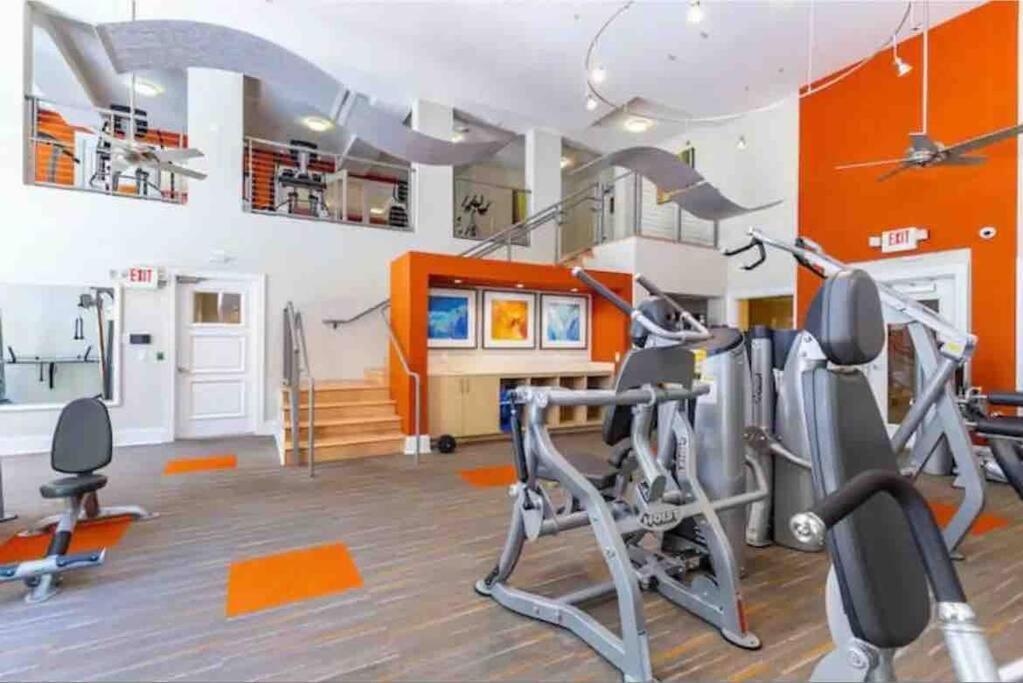 Blooming Journey In Tampa Bay! Apartamento Exterior foto