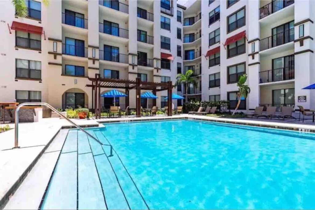 Blooming Journey In Tampa Bay! Apartamento Exterior foto